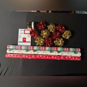 Hallmark Gift Wrap Ensemble